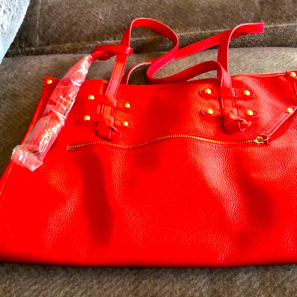 New leather bag, never used. Great for Xmas.